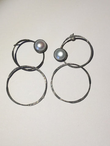 Double hoops oxidized with Pearl